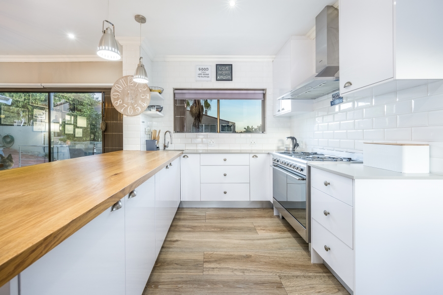 4 Bedroom Property for Sale in Loevenstein Western Cape